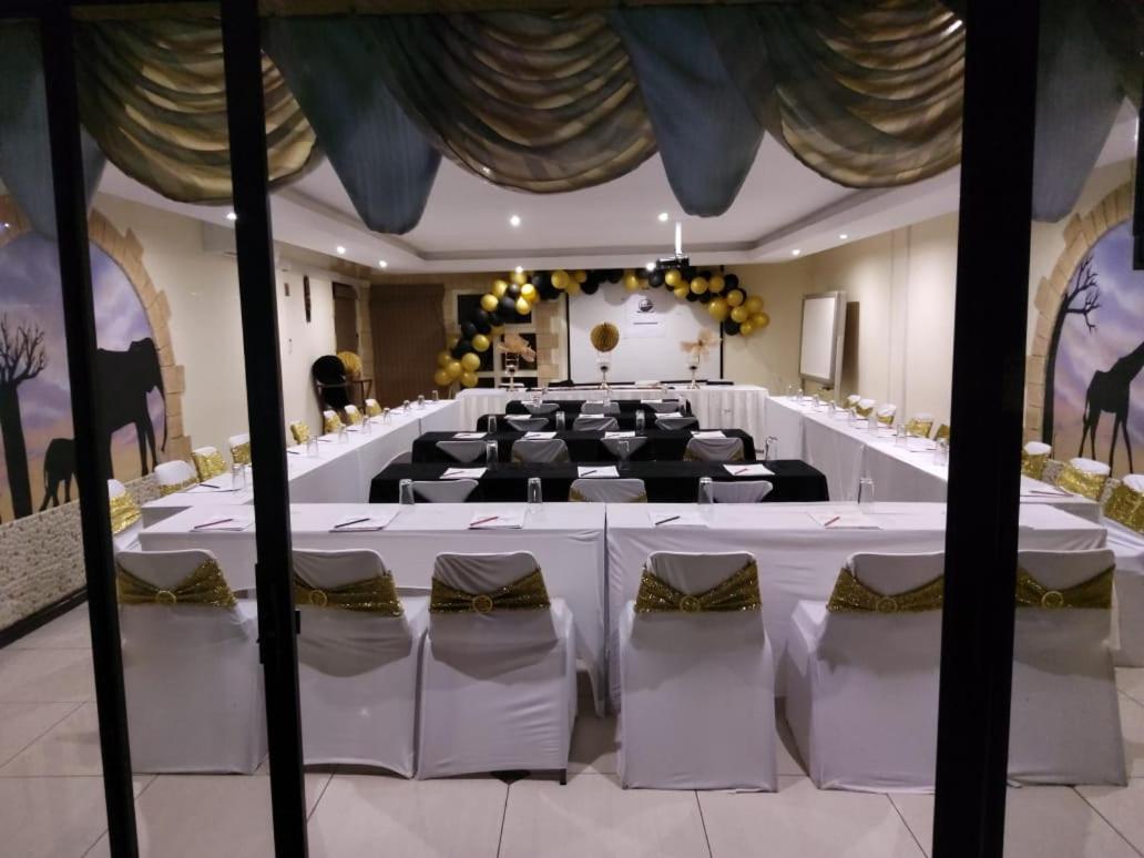 באנוני Ecotel Premier Lodge & Conference Centre מראה חיצוני תמונה