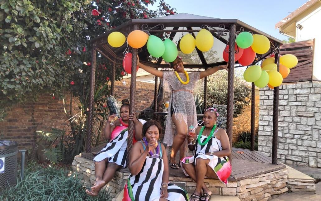 באנוני Ecotel Premier Lodge & Conference Centre מראה חיצוני תמונה