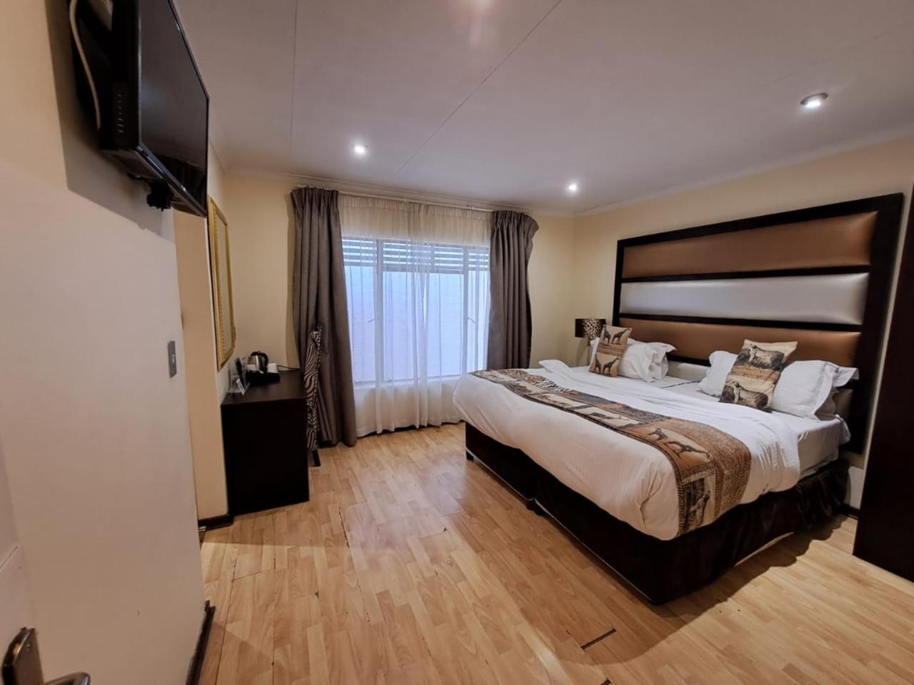 באנוני Ecotel Premier Lodge & Conference Centre מראה חיצוני תמונה